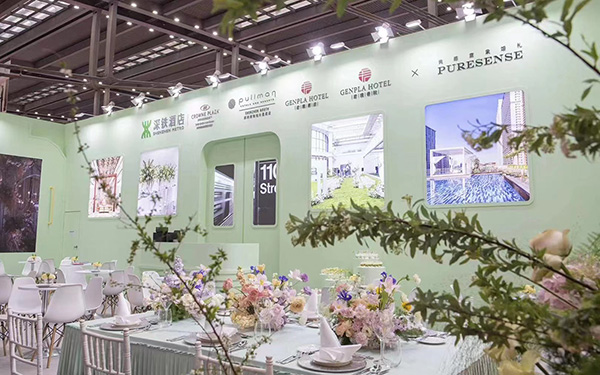 标准展位和特装展位在设计上有哪些主要区别？