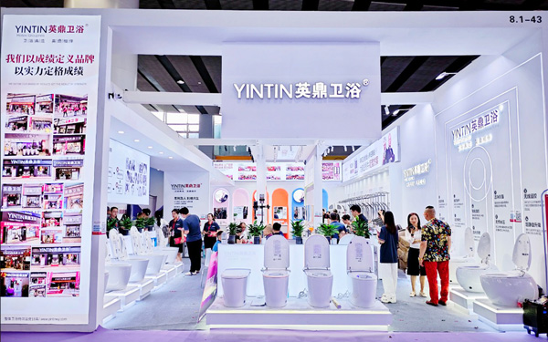 在广交会展位设计中，如何实现展台的多场景应用？
