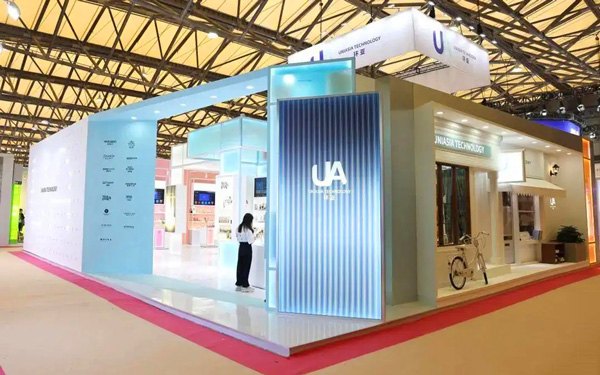 在美博会展厅搭建中，如何提升展台的情感吸引力？