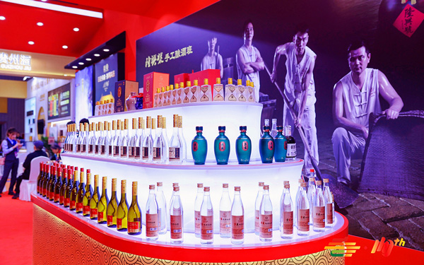 在糖酒会展会布置中，如何通过视觉陈列吸引顾客？